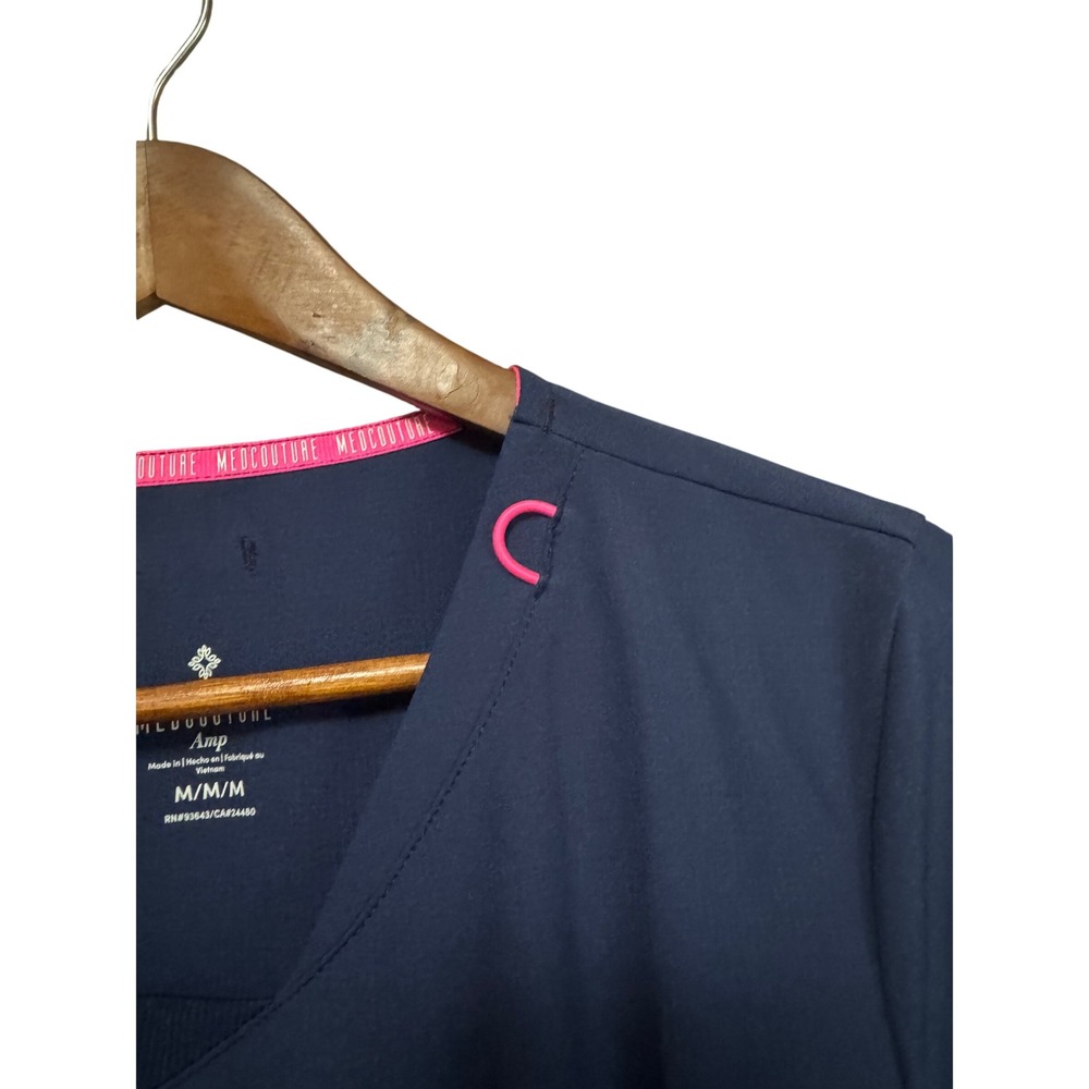 Med Couture Amp Scrub Top Womens M Navy Blue Excellent V-Neck Ribbed MC701 - Picture 6 of 10